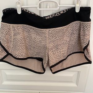 Lululemon Speed up Short 4” size 10